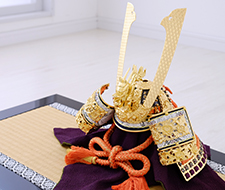 コンパクトな五月人形の兜